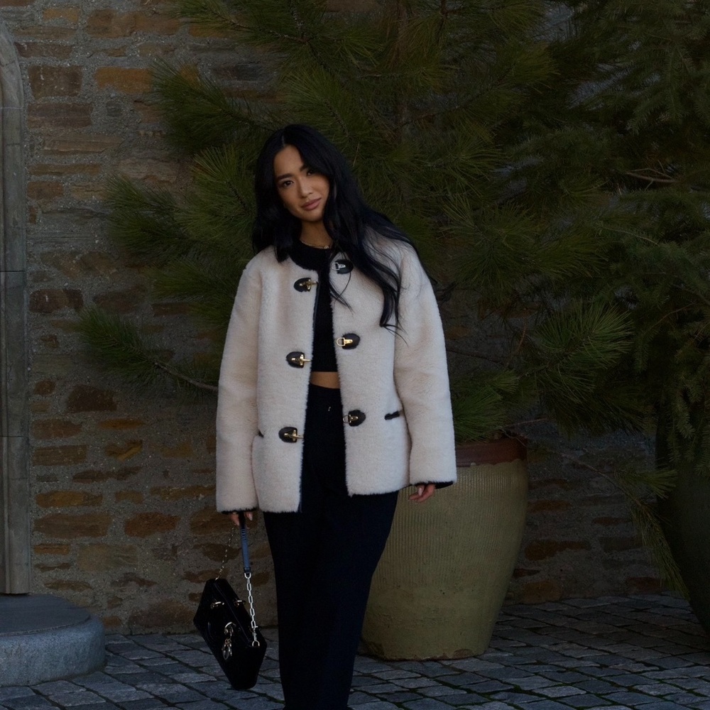 Meet your Posher, Dilya